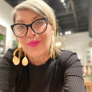 Meet your Posher, Lucy